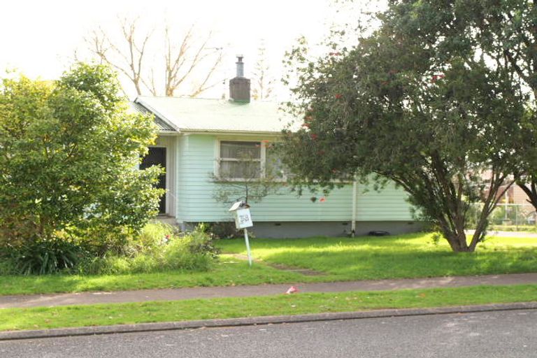 Photo of property in 27 Cramond Drive, Mangere East, Auckland, 2024