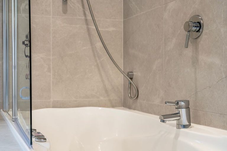 Photo of property in 1/2 Flavia Close, Torbay, Auckland, 0630