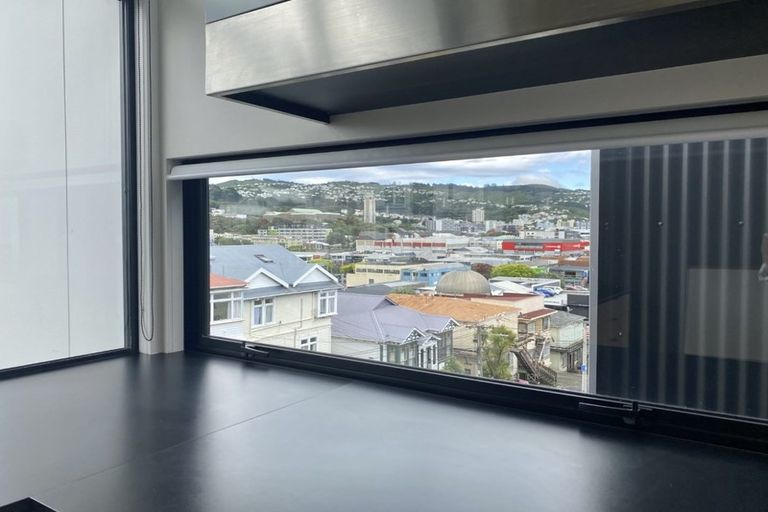 Photo of property in 76 Brougham Street, Mount Victoria, Wellington, 6011