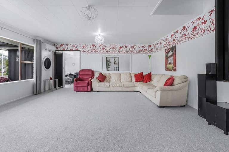 Photo of property in 32 Chedworth Avenue, Chedworth, Hamilton, 3210