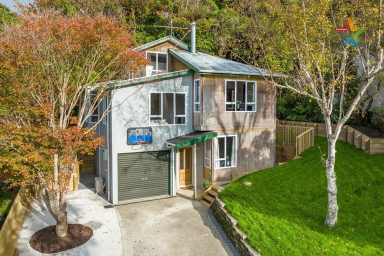 Photo of property in 117 Tirohanga Road, Tirohanga, Lower Hutt, 5010