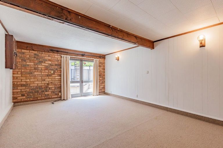 Photo of property in 5 Noeleen Street, Glenfield, Auckland, 0629