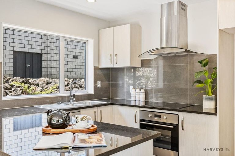 Photo of property in 75b Pleasant Road, Glen Eden, Auckland, 0602