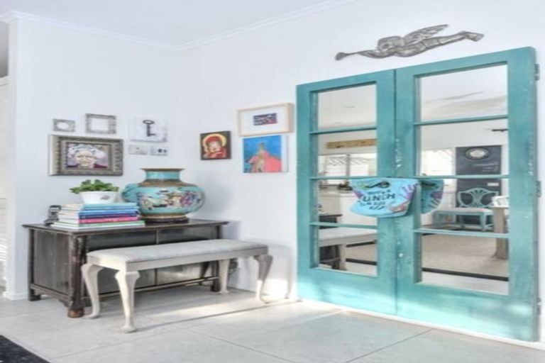 Photo of property in 6 Bungalore Place, Half Moon Bay, Auckland, 2012