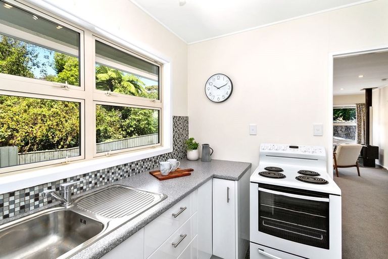 Photo of property in 6a Julia Place, Tawa, Wellington, 5028