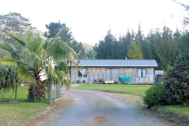 Photo of property in 16 Allan Drive, Whangamata, 3691