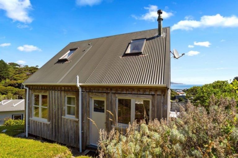 Photo of property in 32 Cluny Road, Plimmerton, Porirua, 5026