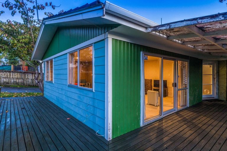 Photo of property in 18 Farwood Drive, Henderson, Auckland, 0612