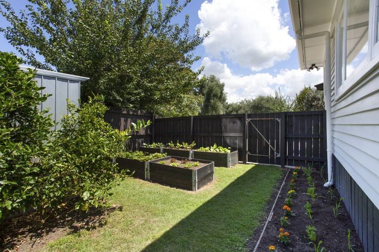 Photo of property in 58 Kervil Avenue, Te Atatu Peninsula, Auckland, 0610
