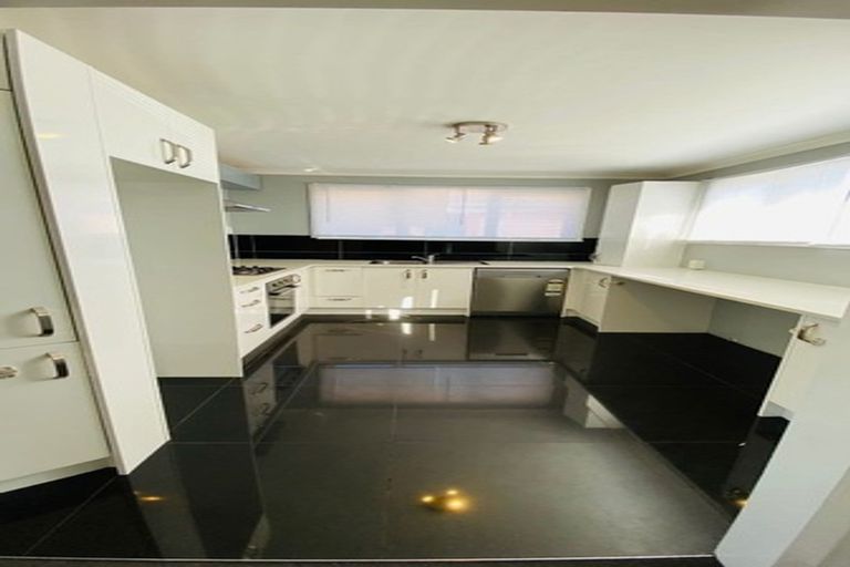 Photo of property in 305 Richardson Road, New Windsor, Auckland, 1041