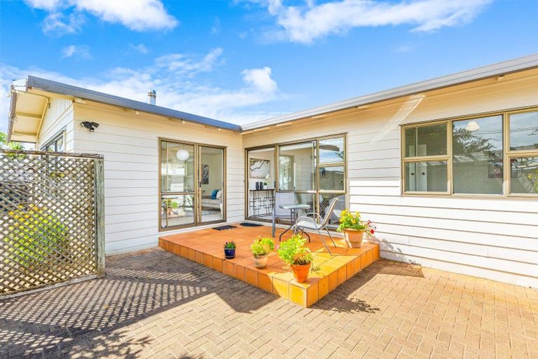 Photo of property in 30 County Road, Torbay, Auckland, 0630