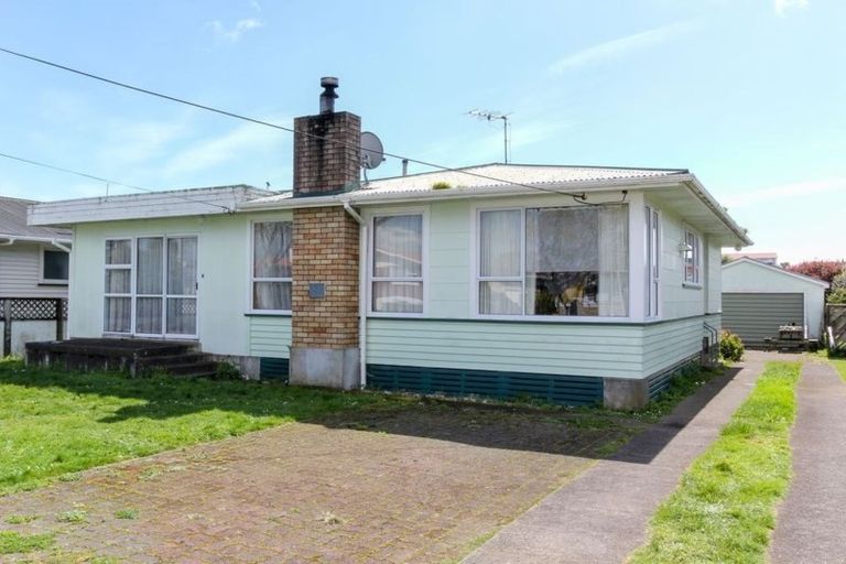 Photo of property in 21 Turakina Street, Merrilands, New Plymouth, 4312