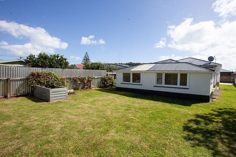 Photo of property in 3a Grey Street, Waitara, 4320