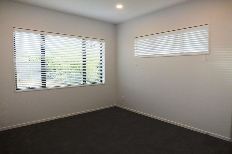 Photo of property in 5 Syd Grant Crescent, Orewa, 0931