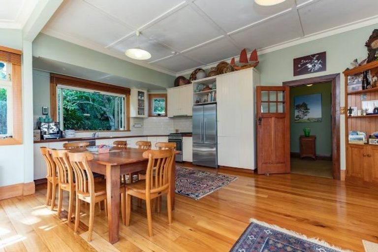 Photo of property in 27 Jubilee Avenue, Devonport, Auckland, 0624