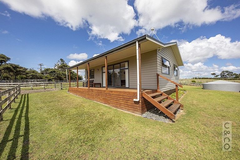 Photo of property in 118 Cottle Road, Taupaki, Henderson, 0782