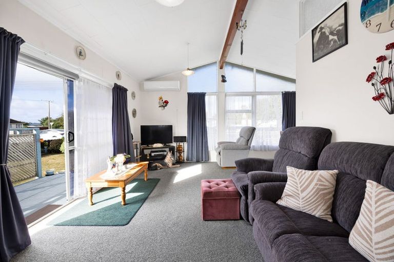 Photo of property in 5 Iredale Road, Hawera, 4610