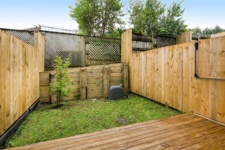 Photo of property in 4/26 Springvale Drive, Fairview Heights, Auckland, 0632