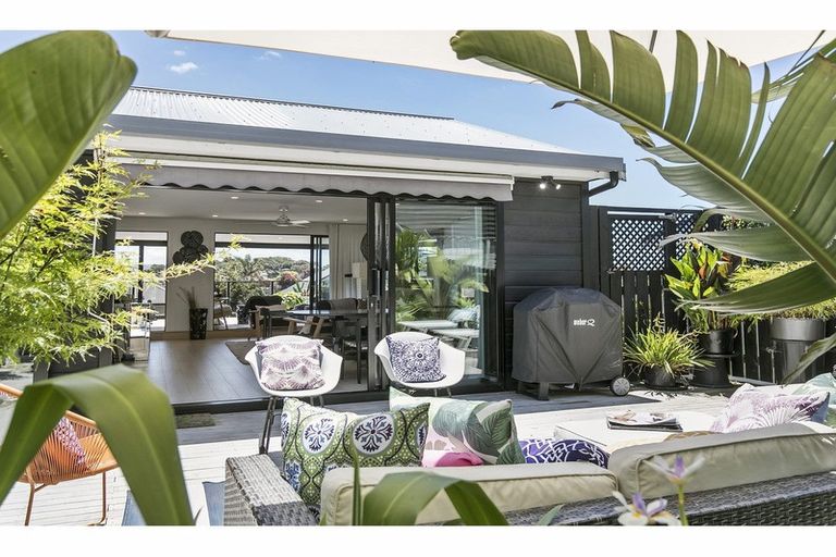 Photo of property in 82 Bay Street, Red Beach, 0932