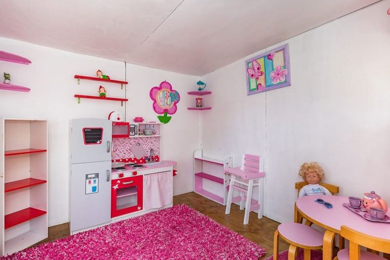 Photo of property in 42 Kaitawa Crescent, Paraparaumu, 5032