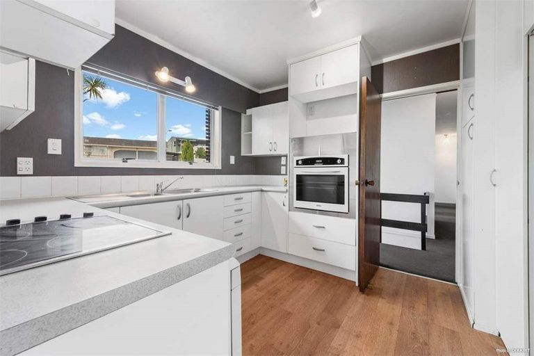 Photo of property in 43 Spence Road, Henderson, Auckland, 0612
