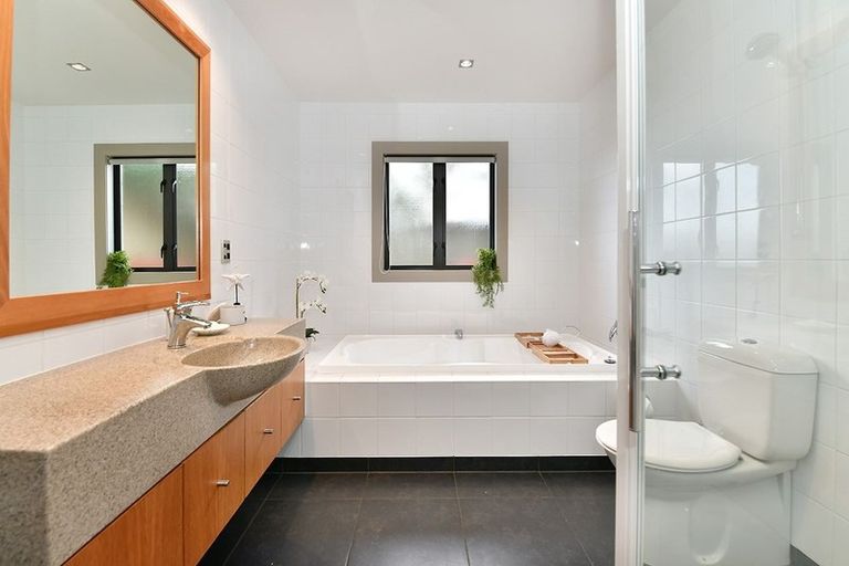 Photo of property in 37 Grovenor Drive, Orewa, 0931