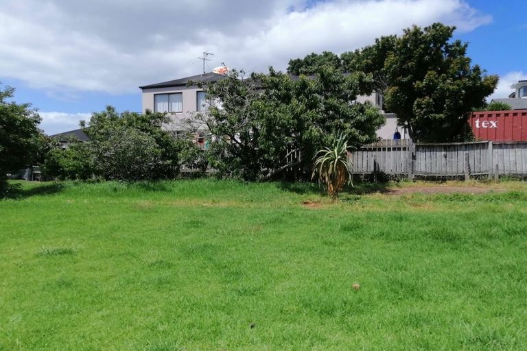 Photo of property in 187 Te Atatu Road, Te Atatu South, Auckland, 0610