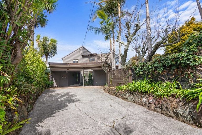 Photo of property in 33 Woodlands Crescent, Browns Bay, Auckland, 0630