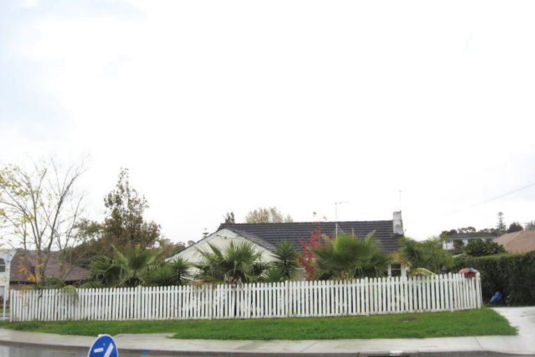 Photo of property in 46 Glenfern Road, Mellons Bay, Auckland, 2014