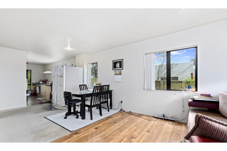 Photo of property in 1/7 Pannill Place, Oteha, Auckland, 0632