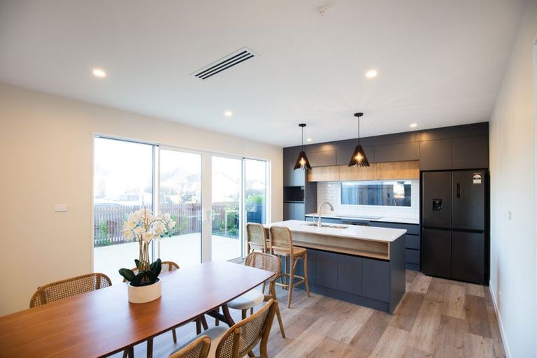 Photo of property in 6 Cara Avenue, Kumeu, 0810