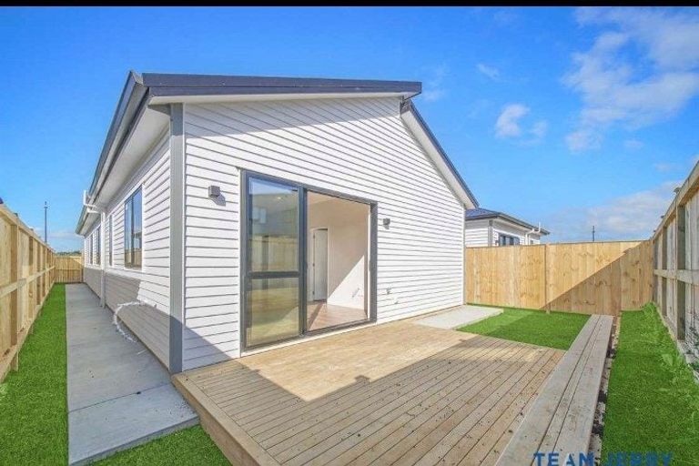 Photo of property in 17 Huringa Road, Karaka, Papakura, 2113