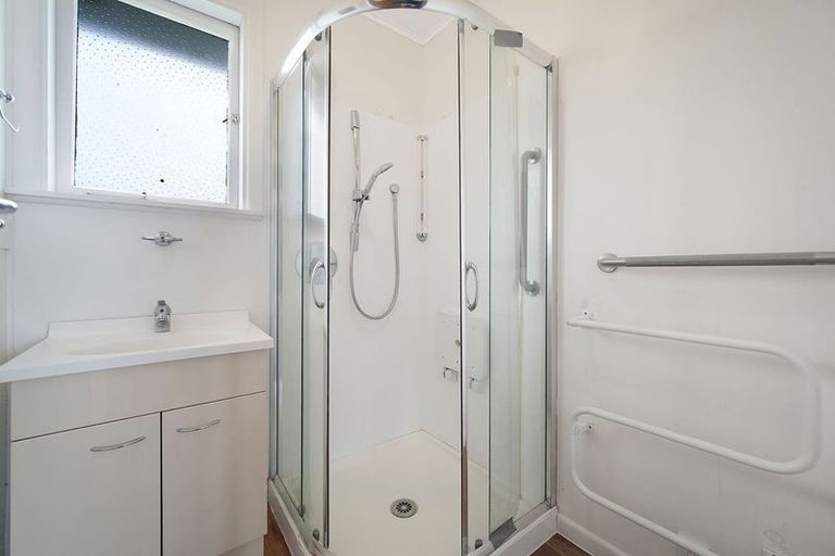 Photo of property in 136 Rathgar Road, Henderson, Auckland, 0610