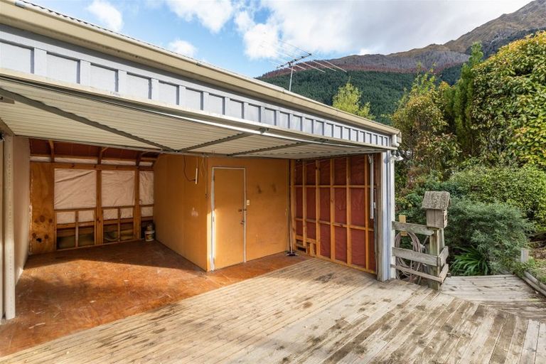 Photo of property in 32b Mackinnon Terrace, Sunshine Bay, Queenstown, 9300