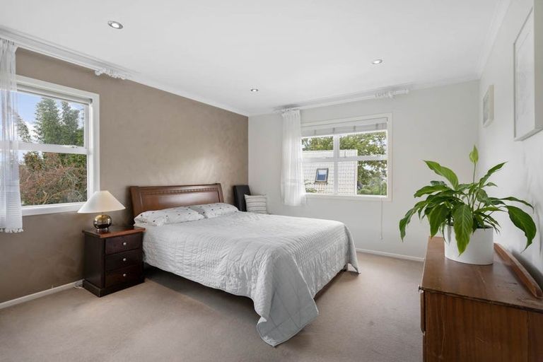 Photo of property in 19 Awaroa Road, Sunnyvale, Auckland, 0612