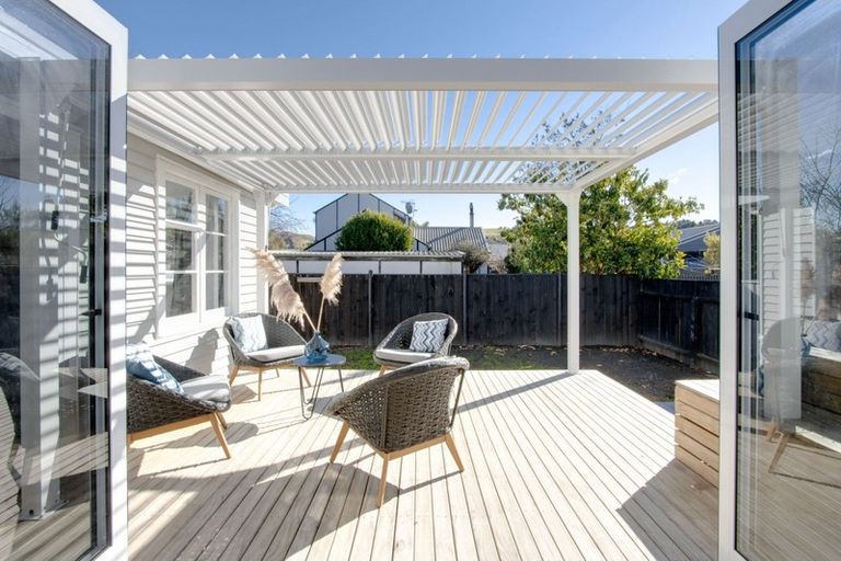 Photo of property in 11 Hammond Road, Taradale, Napier, 4112