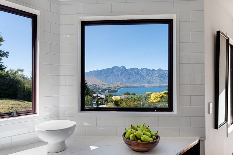 Photo of property in 12 Greenstone Place, Fernhill, Queenstown, 9300