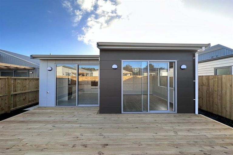 Photo of property in 16 Clayden Shuttleworth Street, Papakura, 2110