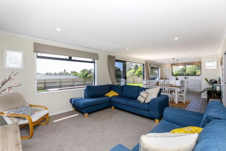 Photo of property in 3 Greenridge Lane, Merrilands, New Plymouth, 4312