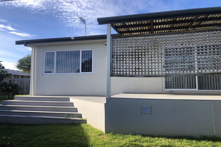 Photo of property in 8 Dennis Road, Papatoetoe, Auckland, 2025