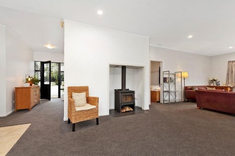 Photo of property in 741a Swanson Road, Swanson, Auckland, 0612