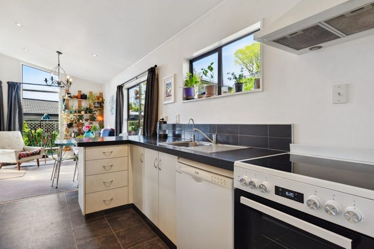 Photo of property in 15b Marchant Place, Westown, New Plymouth, 4310