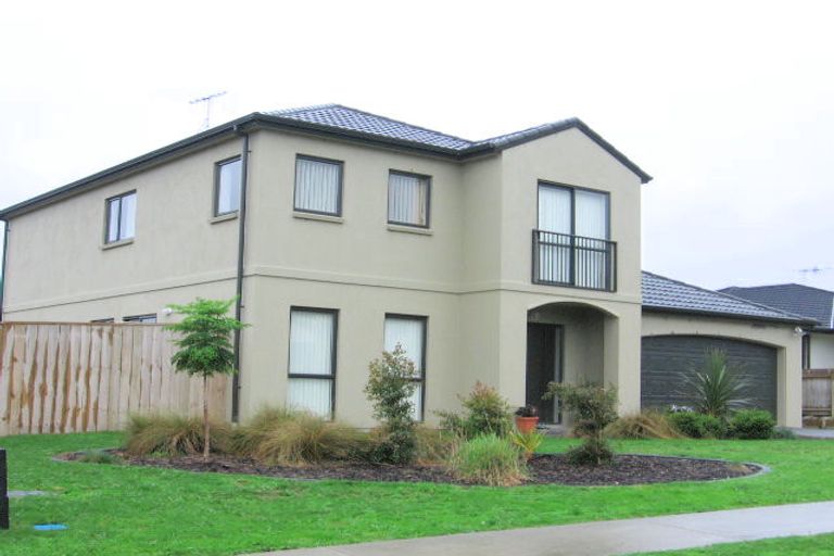 Photo of property in 14 Thomas Hamer Place, Greenhithe, Auckland, 0632