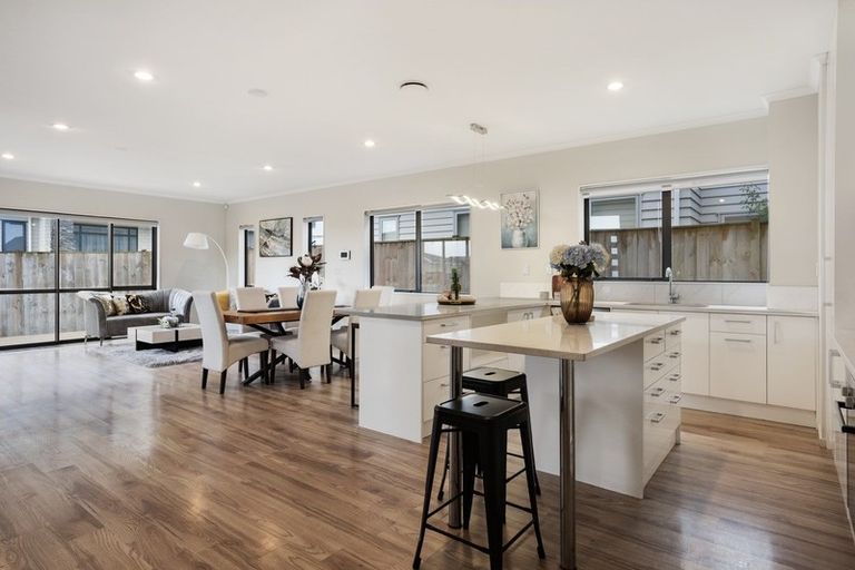 Photo of property in 11 Evelina Lane, Flat Bush, Auckland, 2019