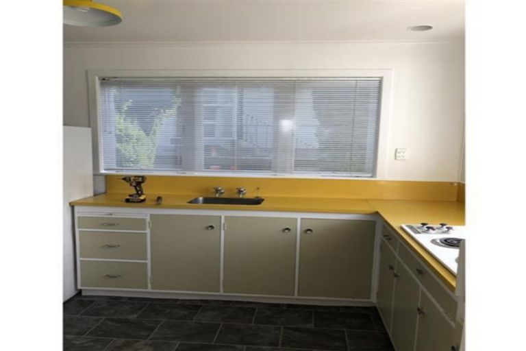 Photo of property in 92 Millbrook Road, Henderson, Auckland, 0612