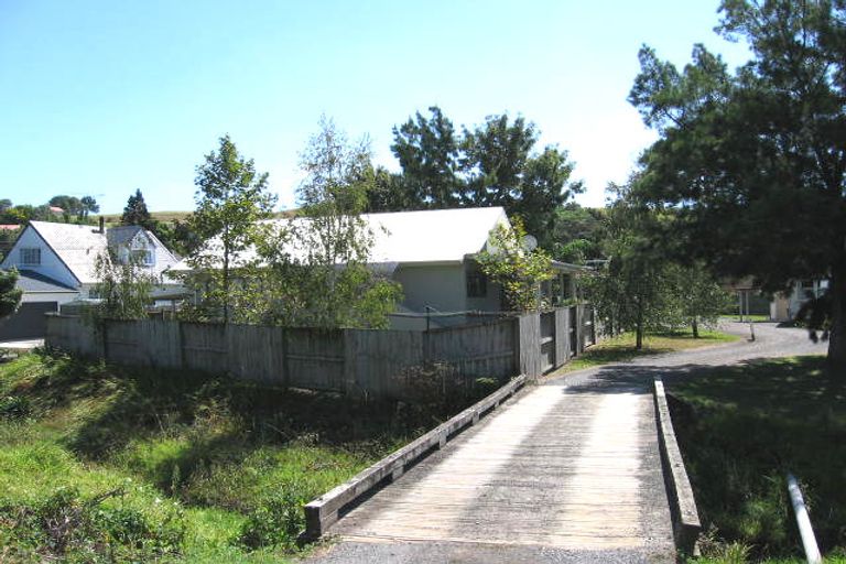 Photo of property in 2/35 Glenvar Road, Torbay, Auckland, 0630