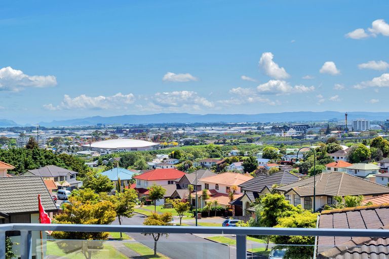 Photo of property in 2 Alcove Place, Totara Heights, Auckland, 2105