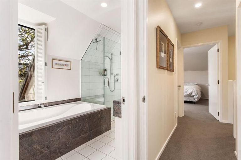 Photo of property in 2/124 Leinster Road, Merivale, Christchurch, 8014