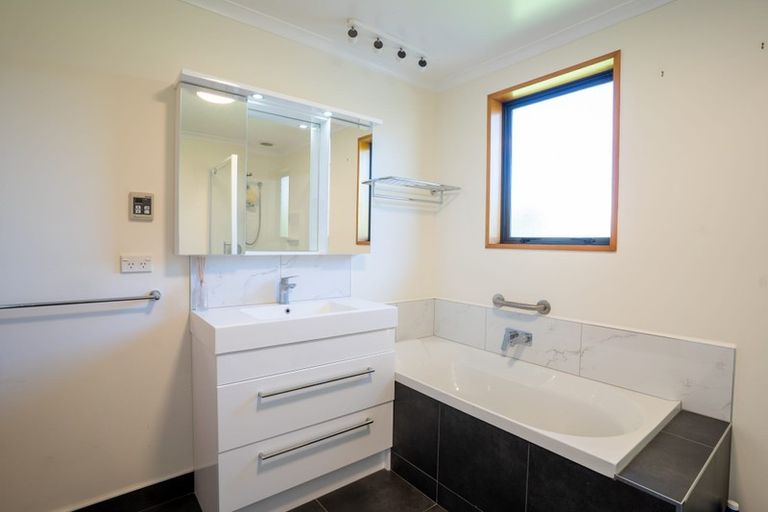 Photo of property in 4 Pisa Moorings Road, Mount Pisa, Cromwell, 9383