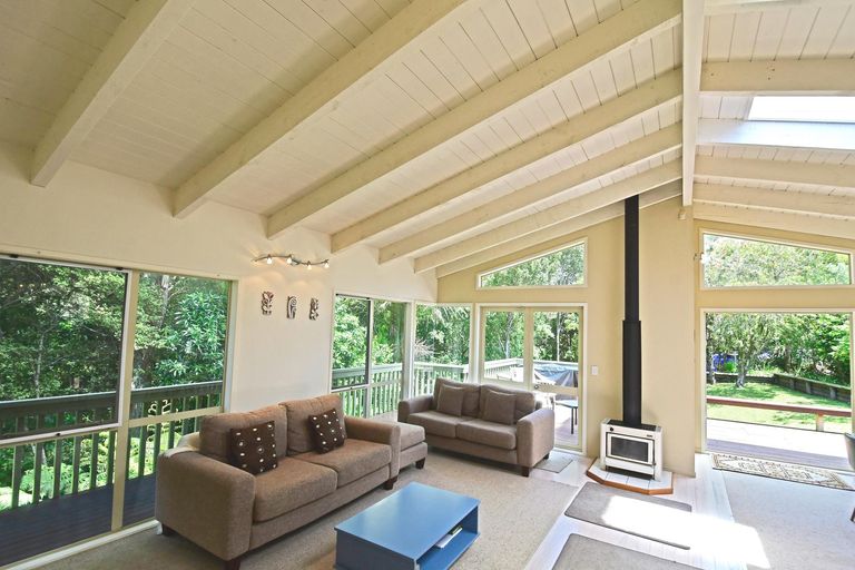 Photo of property in 18 Grand View Road, Leigh, 0985